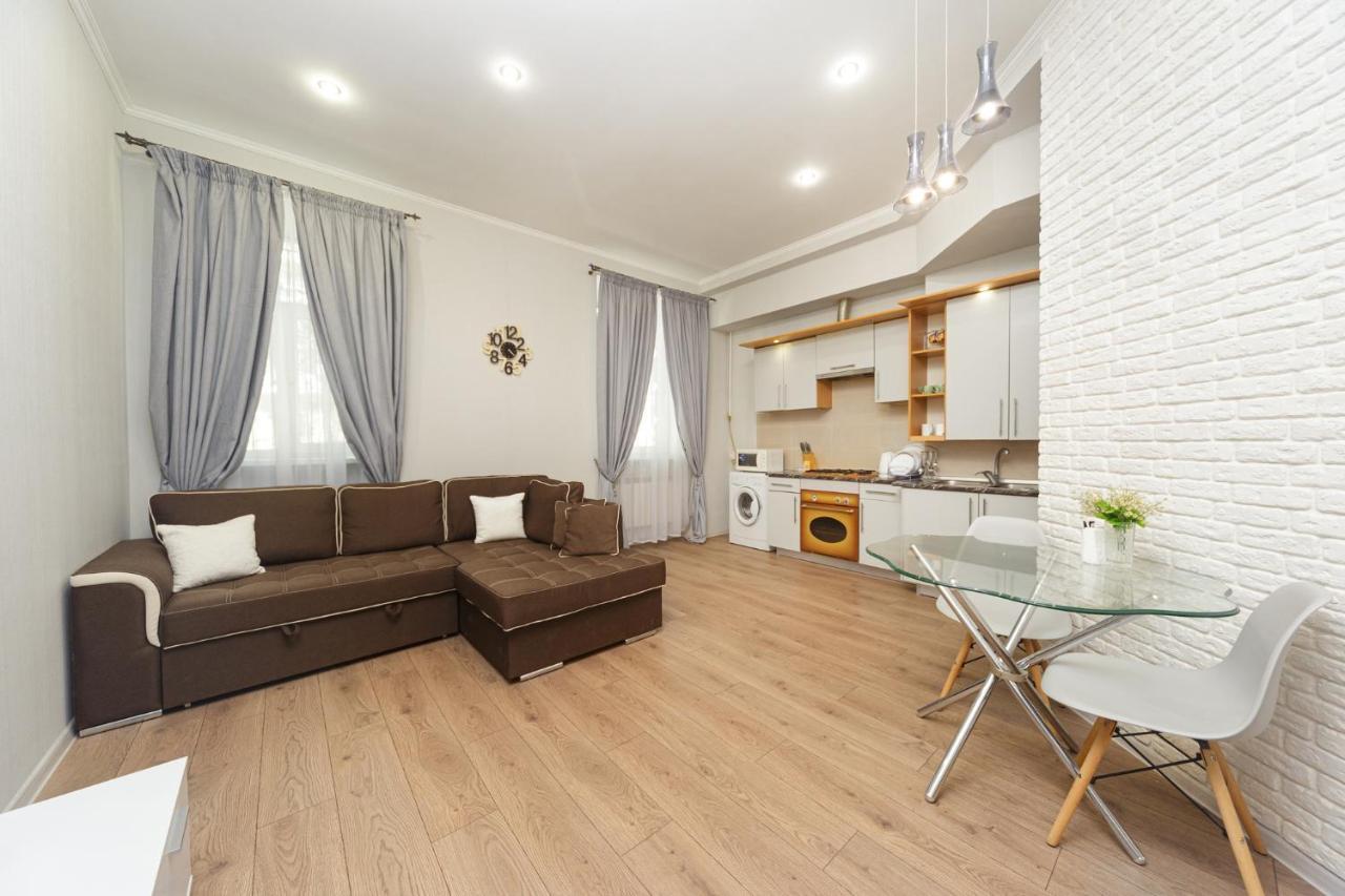 Apartment Zhukovskogo 17 오데사 외부 사진